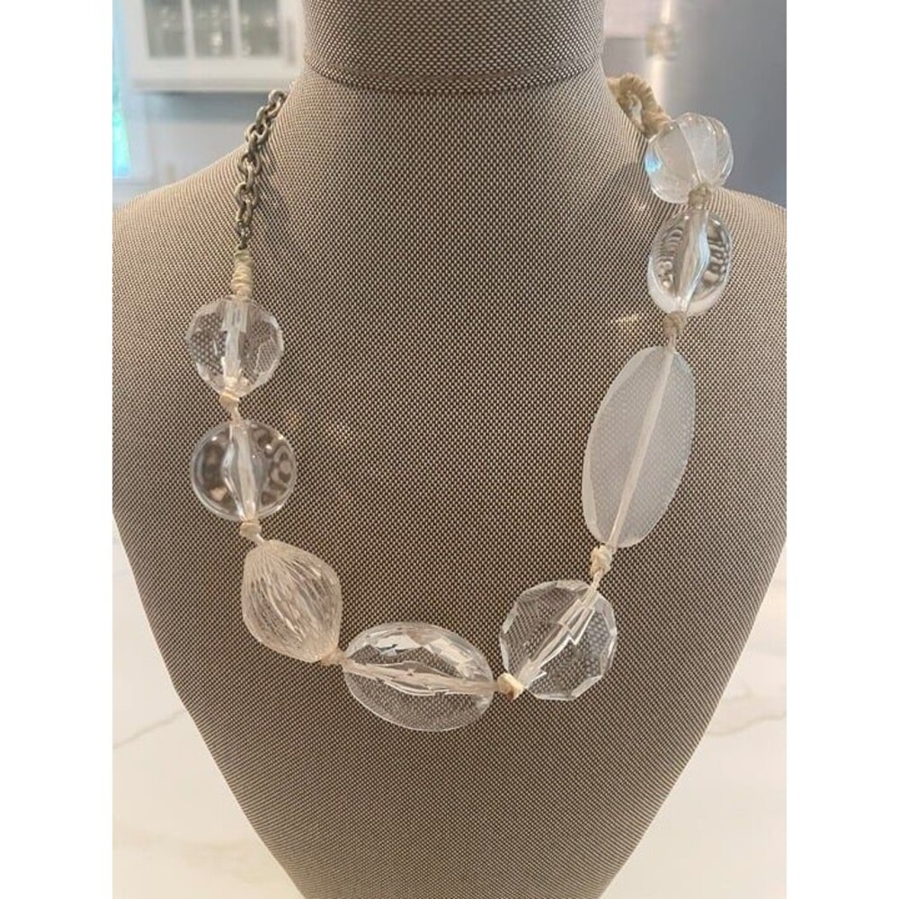 Statement quartz necklace
